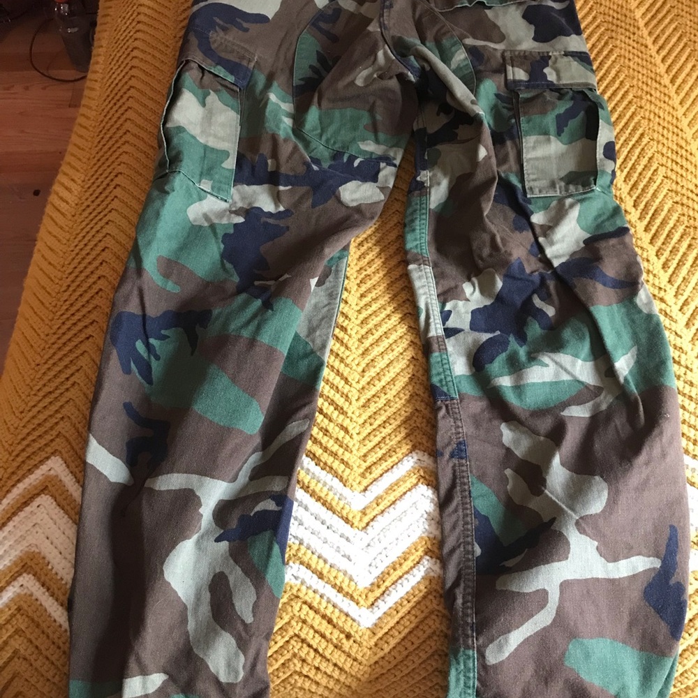 Men’s camp pants with cargo pockets